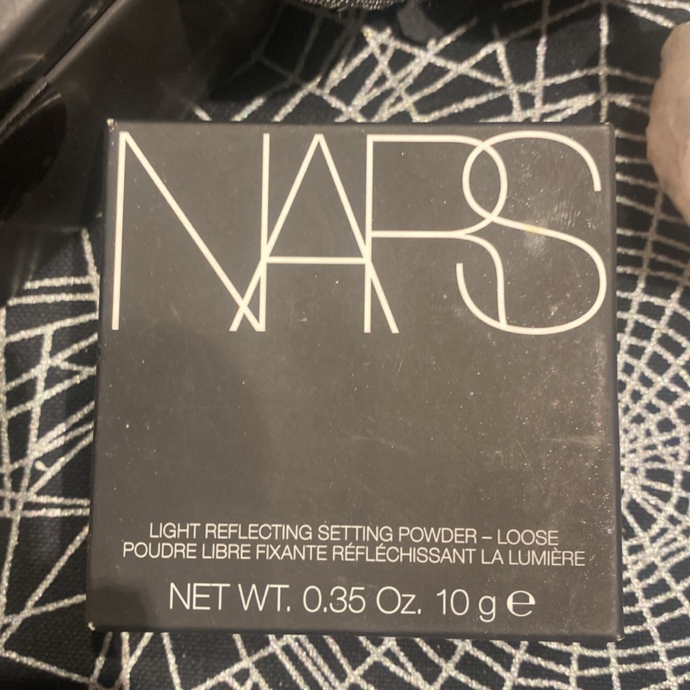 NARS
Light Reflecting Loose Setting Powder - Picture 2 of 6